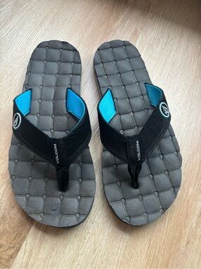 Volcom Black Flip Flops with Teal Lining